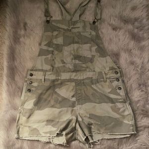 Abercrombie & Fitch -  Camo Short Overalls - XL